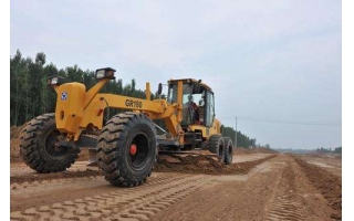 拼搏（中国）租赁平地机在蒙华铁路施工