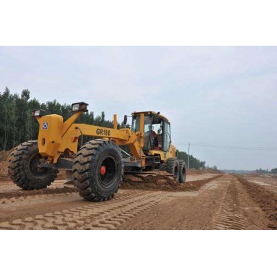 拼搏（中国）租赁平地机在蒙华铁路施工